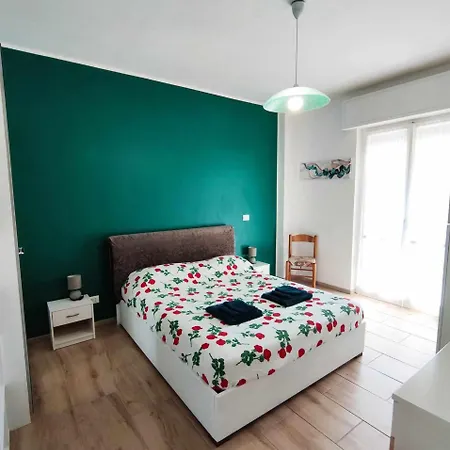 Renesmee Beach Apartment Pietra Ligure Exterior photo